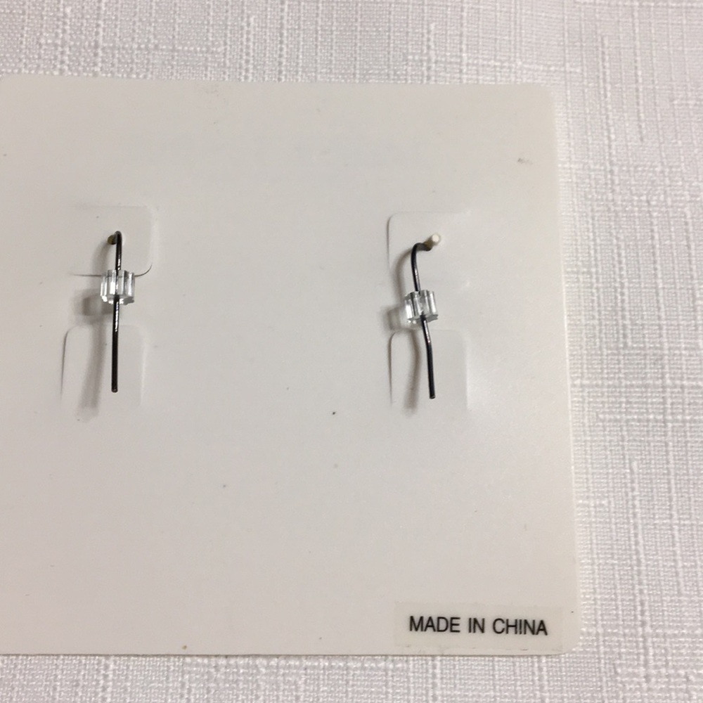 Earring - Picture 2 of 3